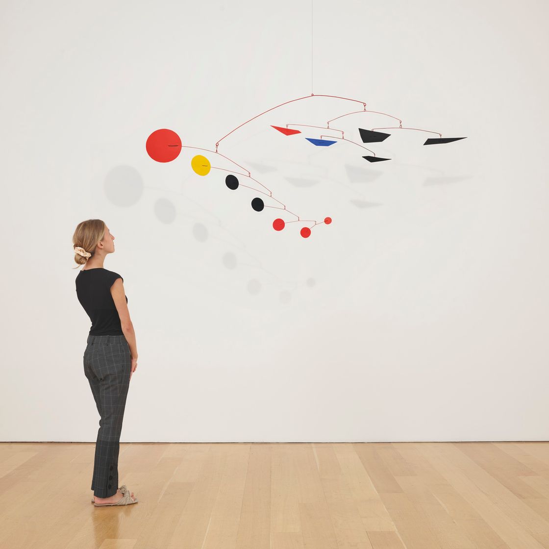 Alexander Calder — Большой Красный Диск, изображение 3