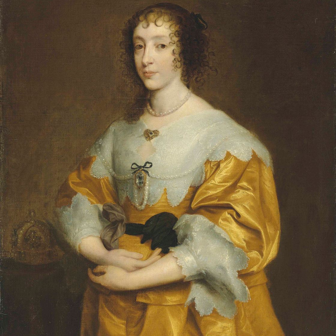 Anthony van Dyck — Портрет королевы Генриетты Марии (1609-1669), рост в три четверти, в золотистом атласном платье с кружевным воротником и манжетами