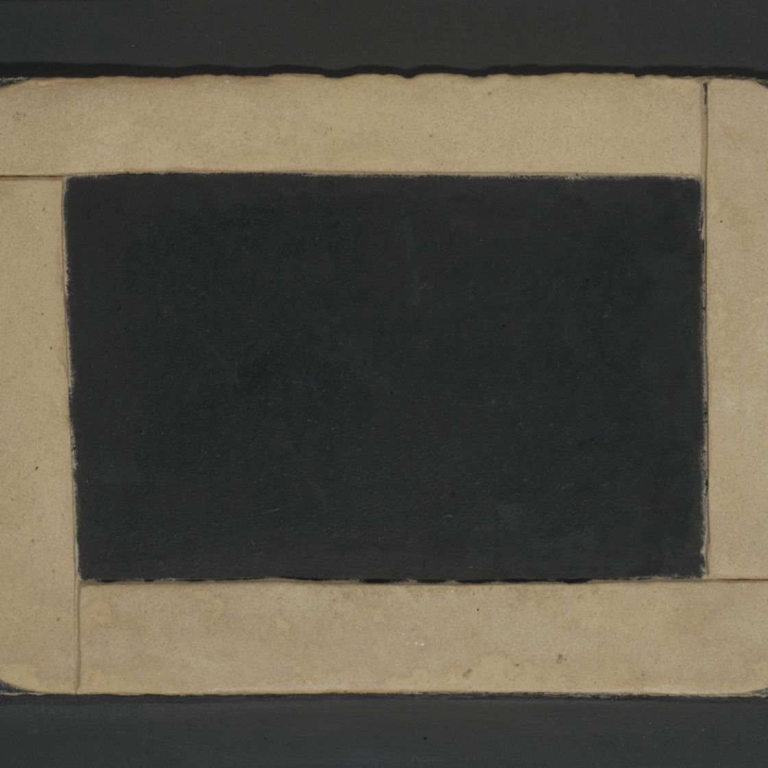 Antoni Tàpies — Картонная коробка в форме черной картины