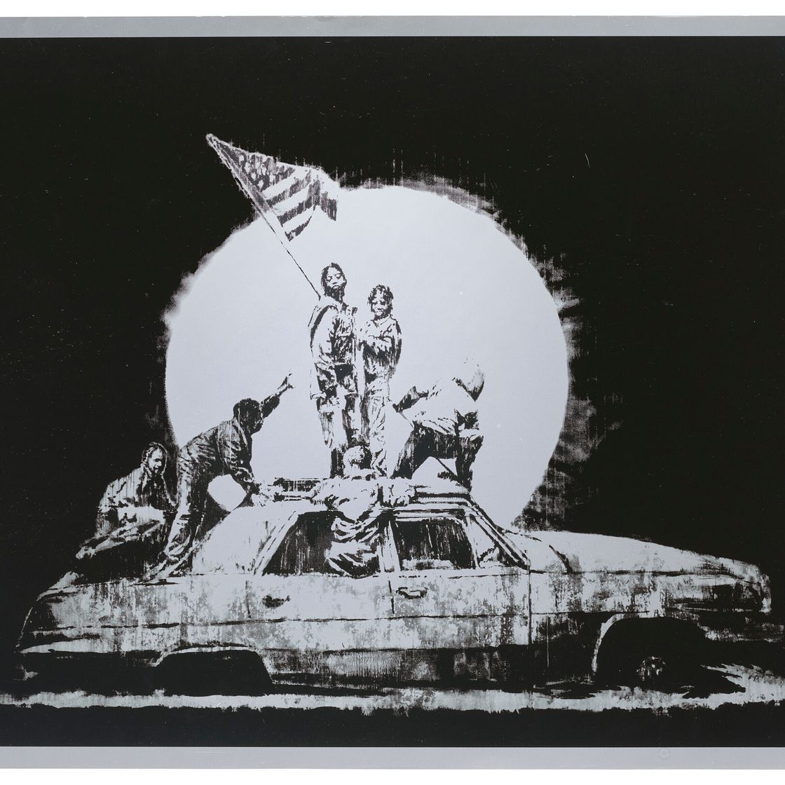 Banksy — Флаг (серебристый)