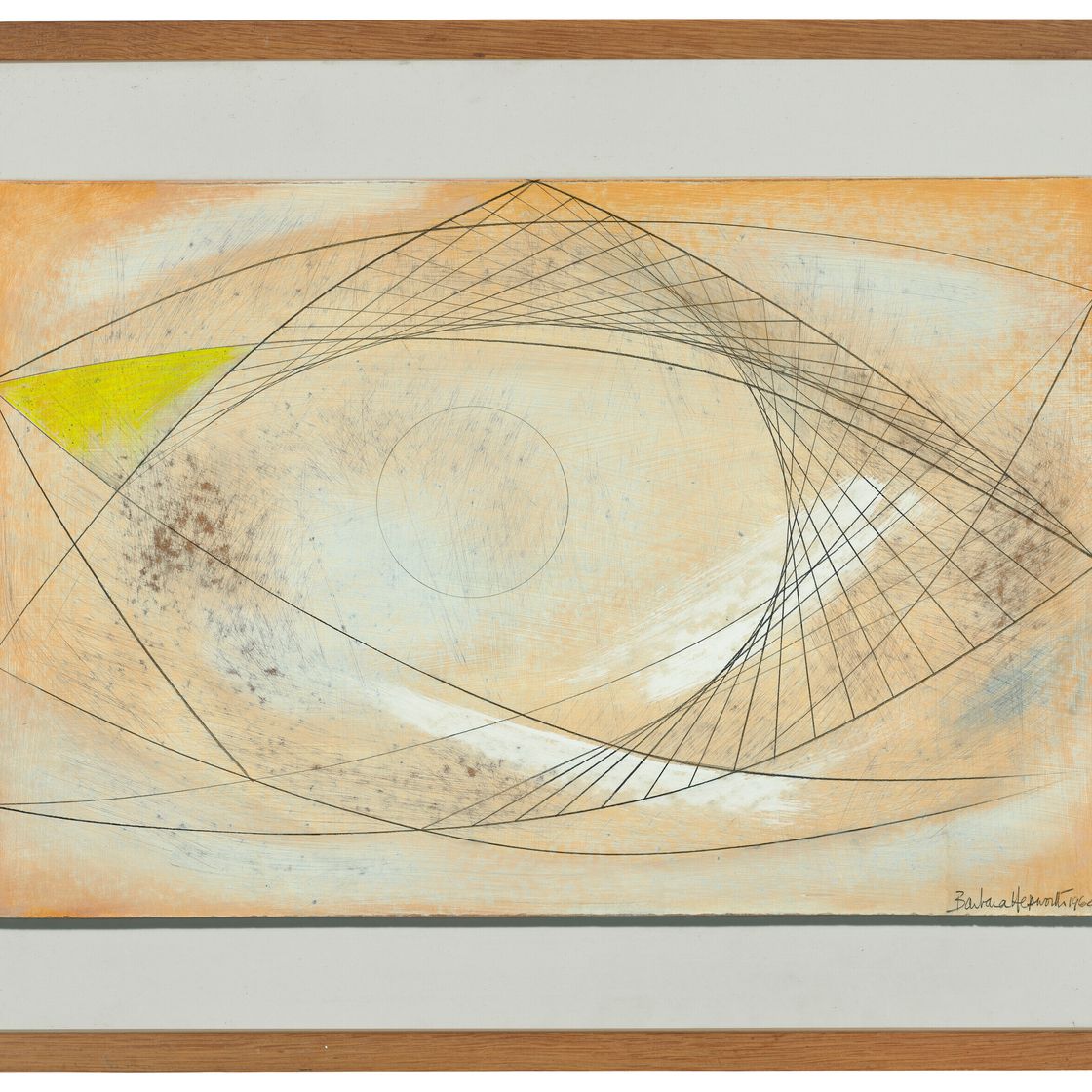 Barbara Hepworth — Фигурка на веревочках с желтым, изображение 2