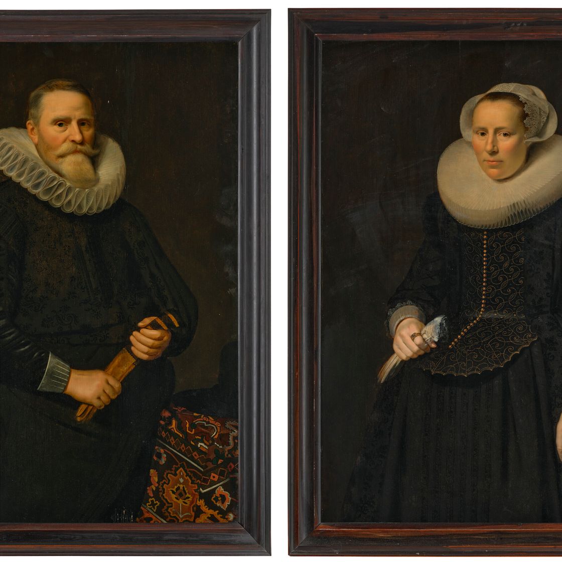 Dutch School — Портрет Андриеса Райкерта (1569-1639), три четверти длины, с парой перчаток и шляпой в руках, на задрапированном столе слева от него; и портрет Сюзанны Мерчийс (1581-1633), три четверти длины, с парой перчаток в руках, изображение 1