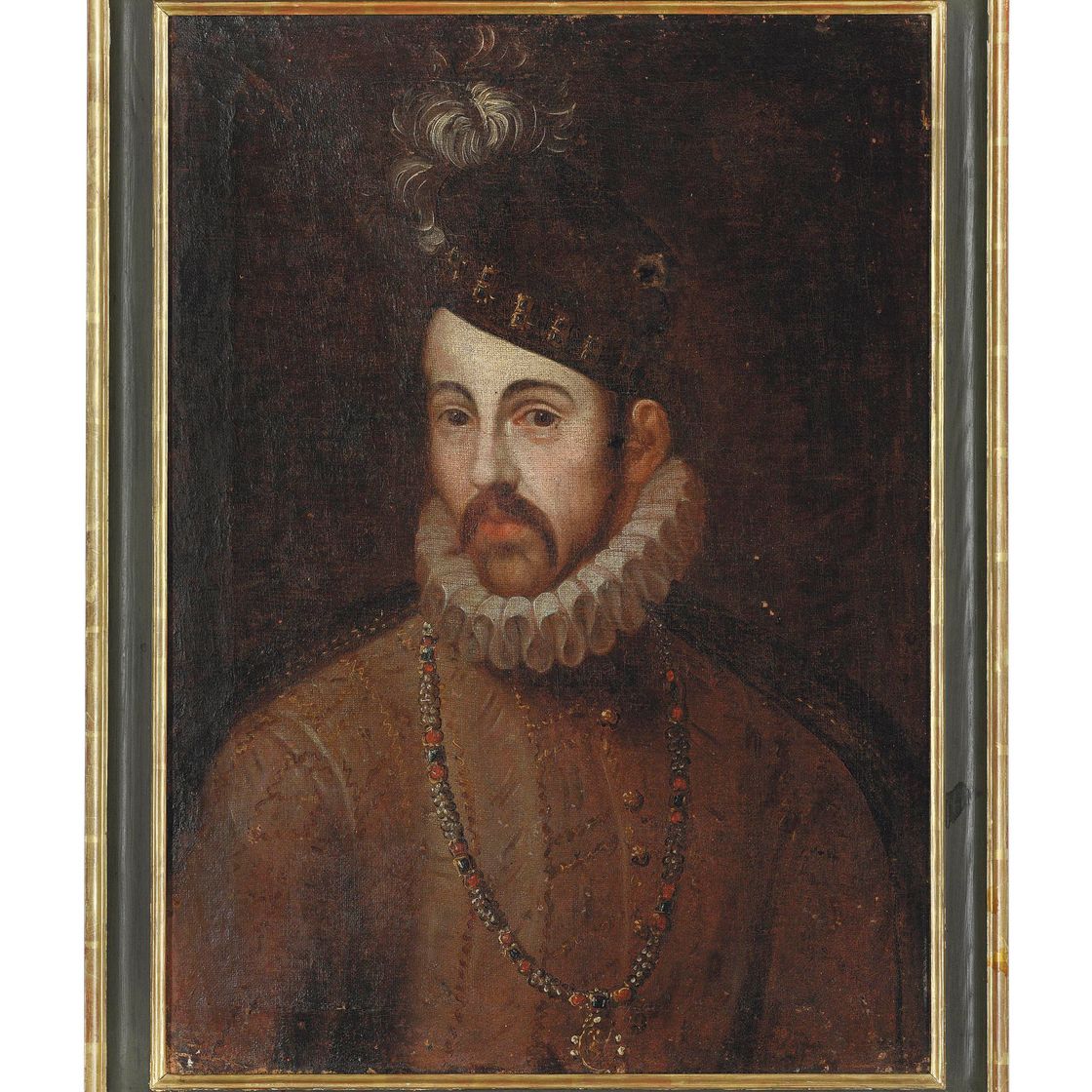 François Clouet — Портрет короля Франции Карла IX (1550-1574), длиной до груди, в расшитом камзоле с оборками, украшенной драгоценными камнями цепочке и шляпе с перьями