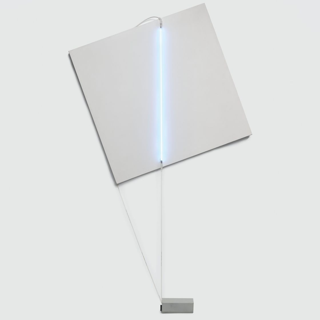 Francois Morellet — Изображение на стене и с электрическими наклонами до 10°, изображение на трубе и с электрическими вертикалями, 1989