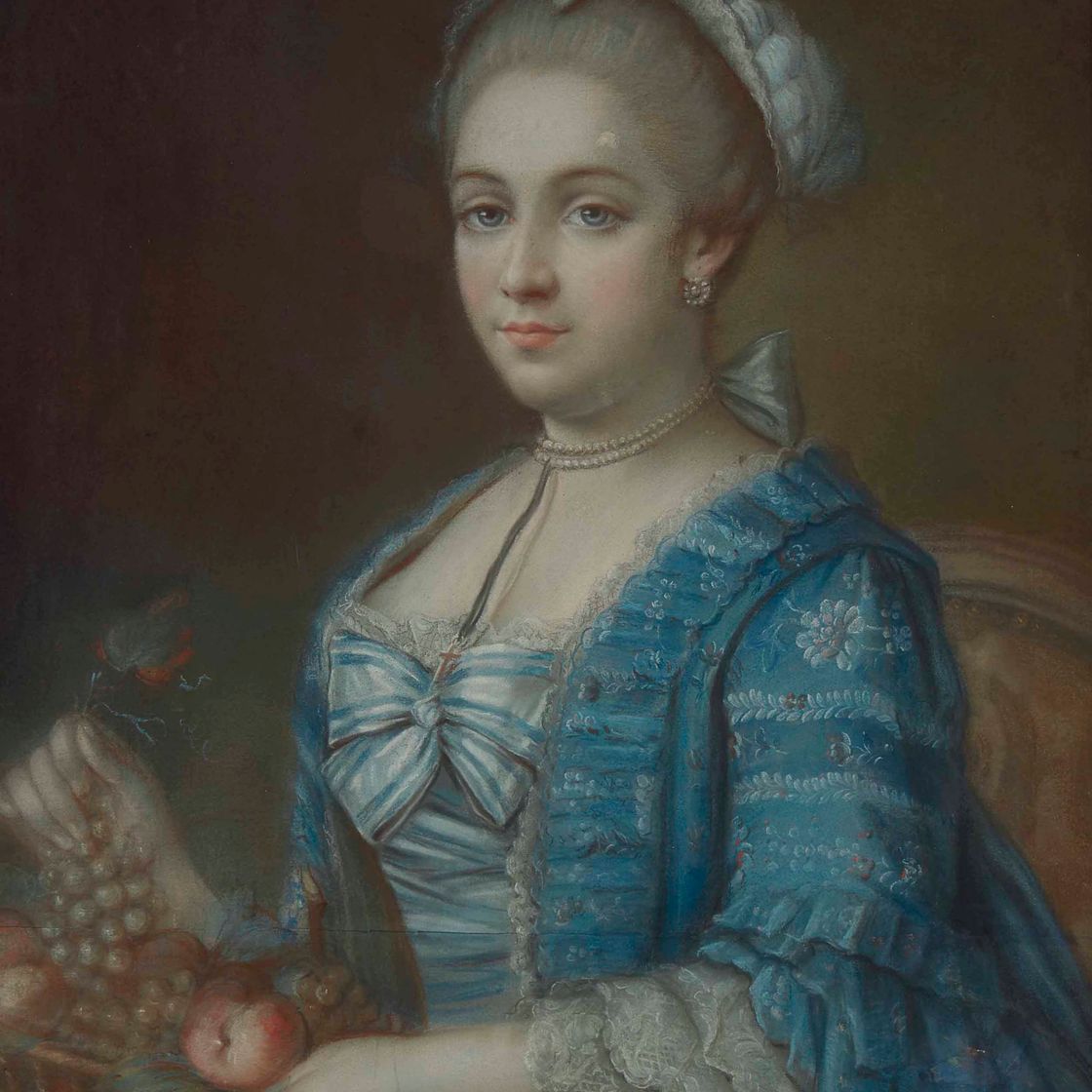 French School — Женщина в юбке а-ля корзинка с фруктами