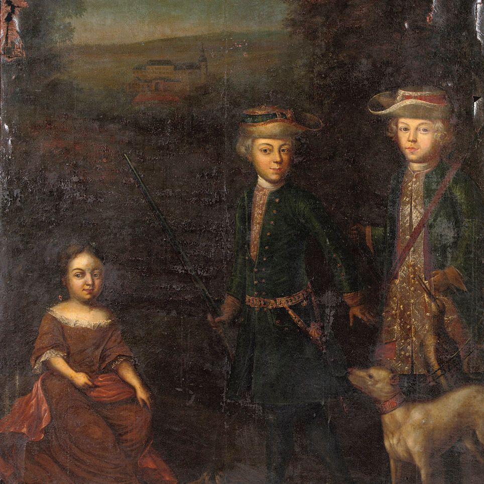 German School — Семейный портрет Генриха XII Рейсса (1716-1784), Йоханессы Эмилии Августы Рейсс (1722-1729) и Кристиана Генриха Эмилиуса фон Бейльвица на фоне пейзажа с замком Шлайц вдалеке.