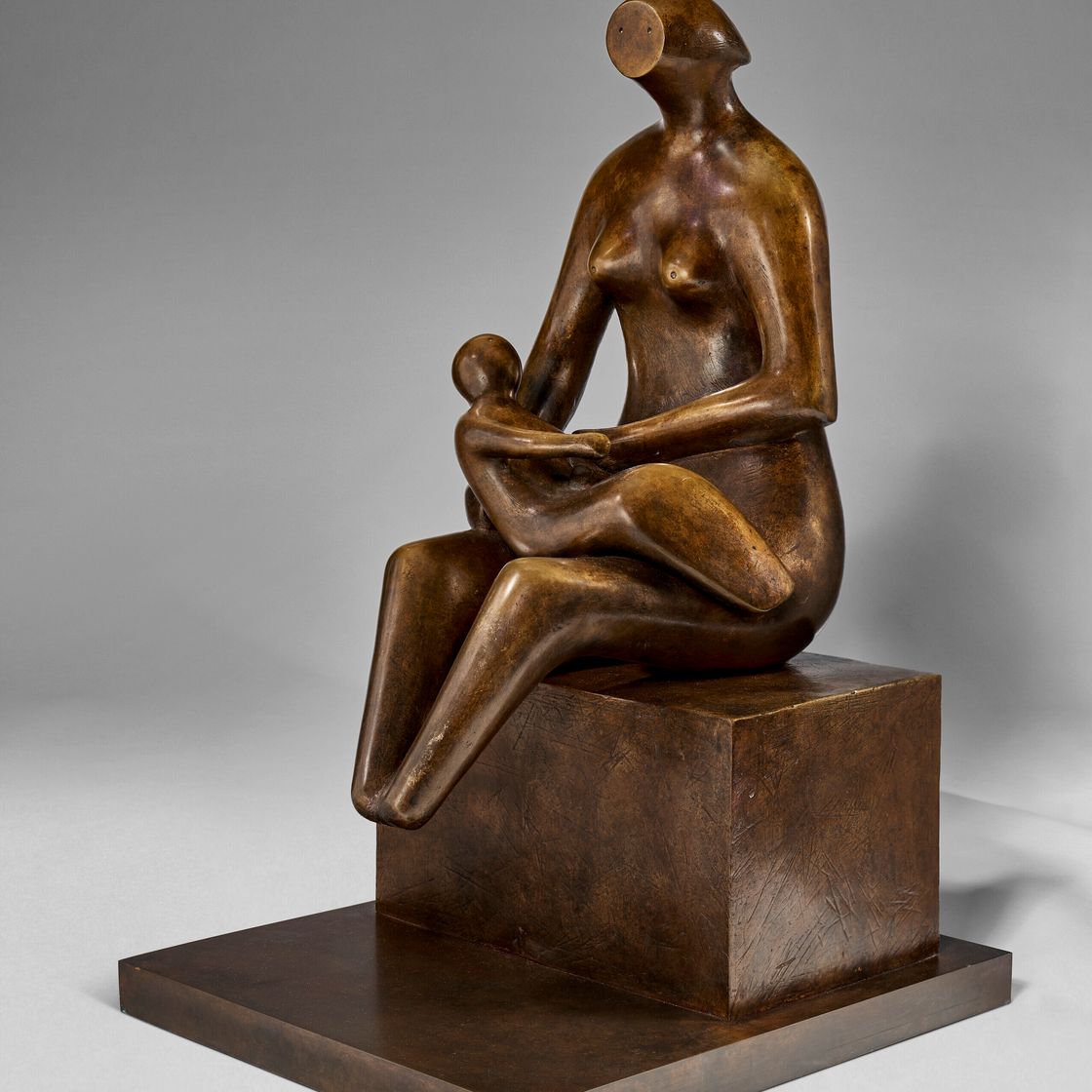 Henry Moore — Мать с ребенком на коленях, изображение 2
