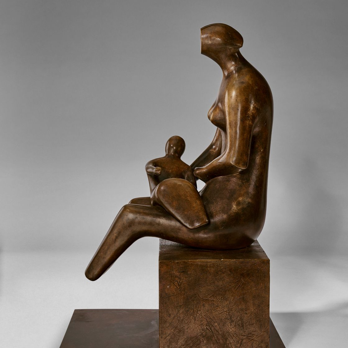 Henry Moore — Мать с ребенком на коленях, изображение 3