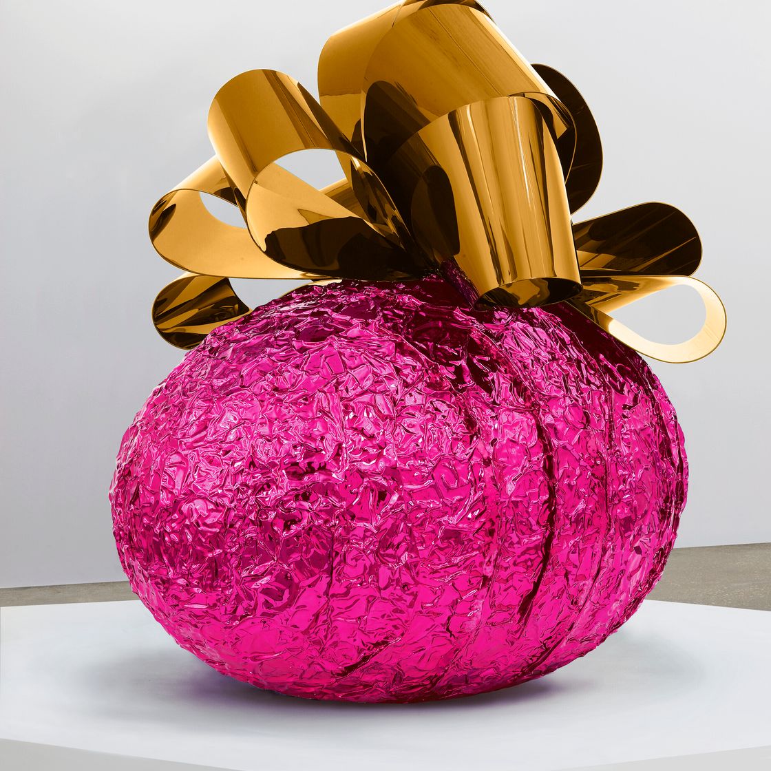 Jeff Koons — Яйцо в стиле барокко с бантом (розовое/золотое), изображение 3