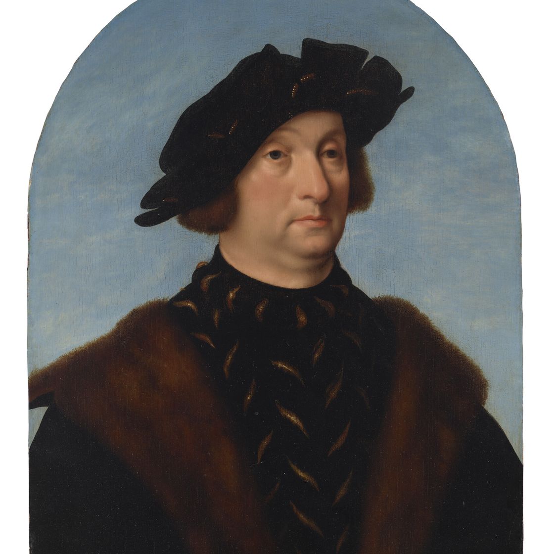 Joos Van Cleve — Портрет джентльмена, ростом по грудь, одетого в черный камзол с разрезом, черный плащ, подбитый коричневым мехом, и черную шапочку, изображение 1