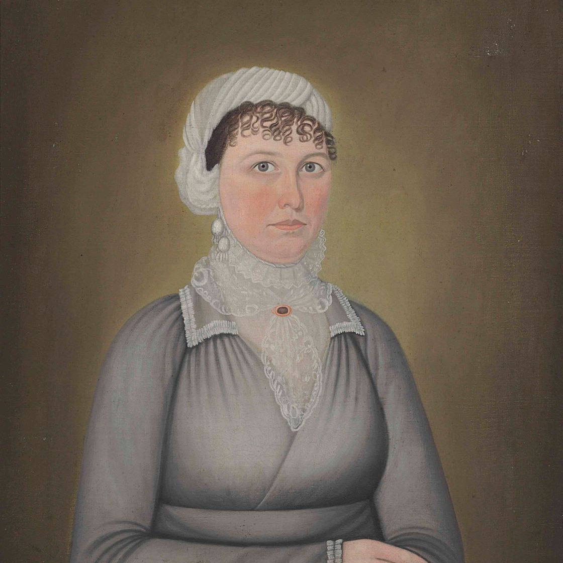 JR — Женщина в сером платье, возможно, датированном 1814 годом