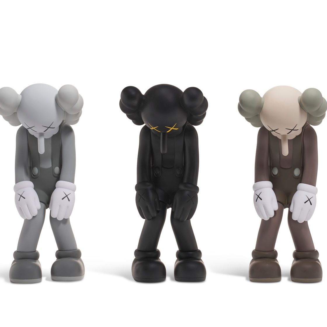 KAWS — МАЛЕНЬКАЯ ЛОЖЬ (КОРИЧНЕВЫЙ), МАЛЕНЬКАЯ ЛОЖЬ (ЧЕРНЫЙ), МАЛЕНЬКАЯ ЛОЖЬ (СЕРЫЙ)