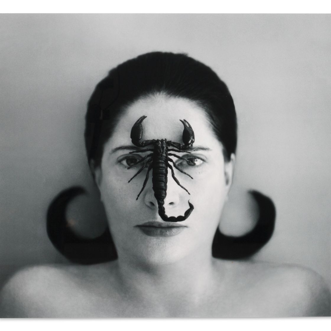 Marina Abramović — Портрет со Скорпионом