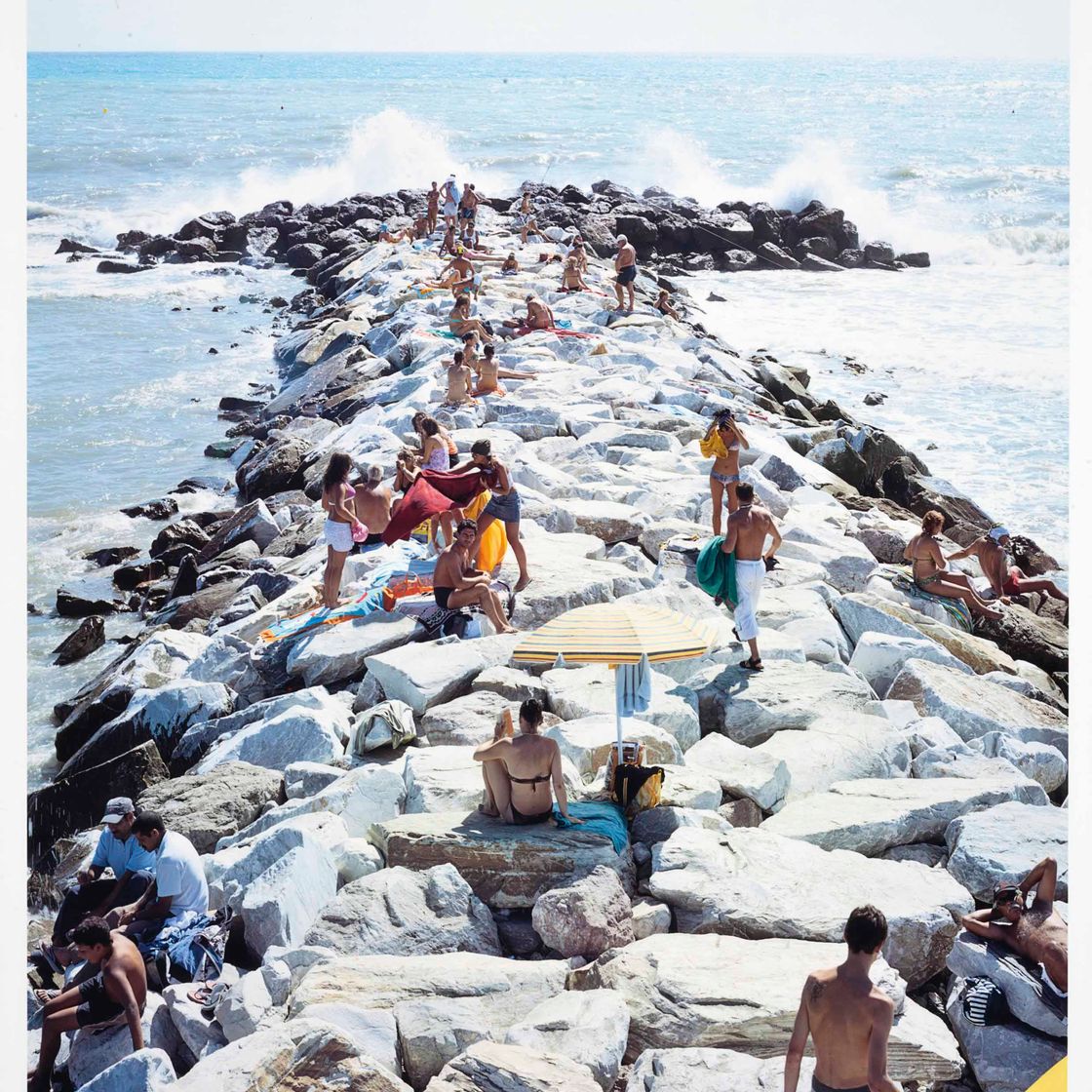 Massimo Vitali — Волна Мадимы (вертикальная), из пейзажа с фигурами