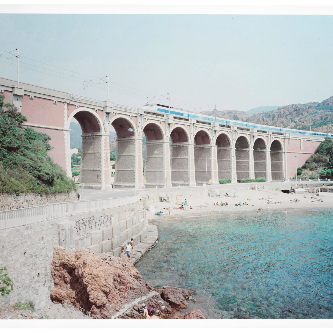 Massimo Vitali — Виадук Антеора, из коллекции пейзажей и фигур