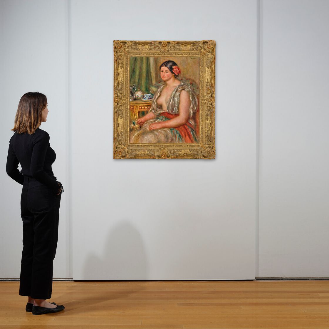 Pierre-Auguste Renoir — Молодая женщина в восточном костюме, девушка за столом, изображение 3