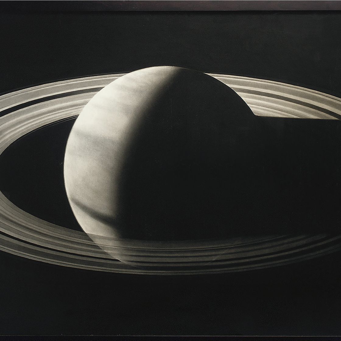 Robert Longo — Без названия (Сатурн)