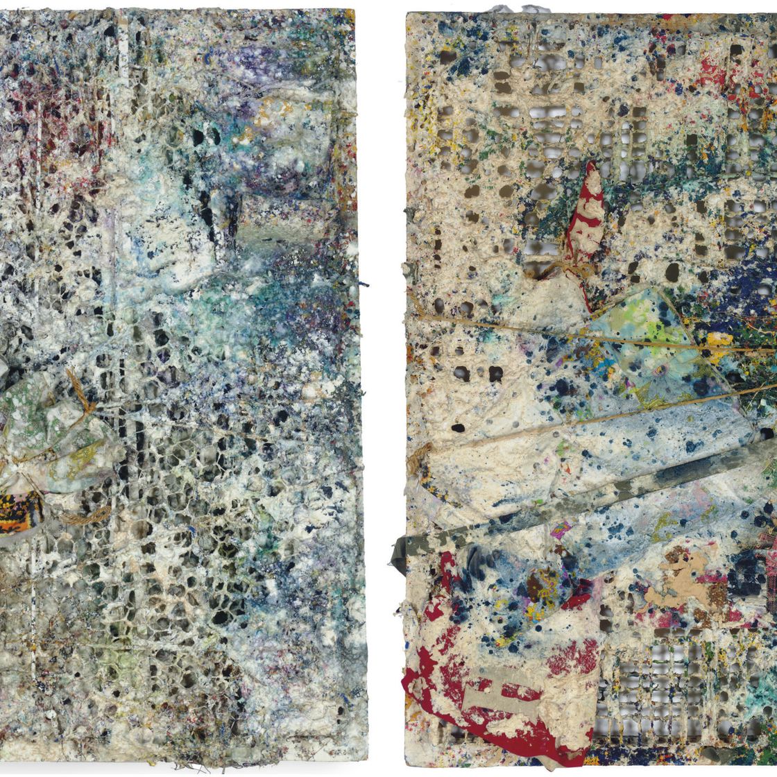 Sam Gilliam — Рулон Giverny с подписью "Сэм Гиллиам" (на подрамнике), акрил, проволочная сетка, шпагат, дерево, гвозди, бумага ручной работы и ткань размером 39½ x 27½ дюйма (101 x 69,9 см), выполненный в 1978 году. Рулон с подписью и датой Giverny "Сэм Гиллиам, 78, часть II" (на обороте), акрил, акварель, гвозди, металлическая проволока, бечевка, бумага ручной работы и ткань размером 39½ x 27½ дюйма (101 x 69,9 см), выполненный в 1978 году. (2)