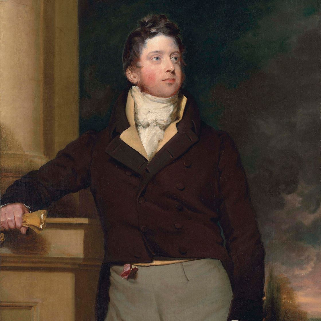 Sir Thomas Lawrence — Портрет джентльмена в три четверти роста, в коричневом двубортном сюртуке и шейном платке, в перчатках и цилиндре, опирающегося на постамент колонны, на фоне паркового пейзажа