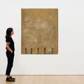 Antoni Tàpies — Ocre amb cinc entallats [Охра с пятью насечками], изображение 2