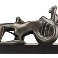 Henry Moore — Лежащая фигура, изображение 1