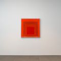 Josef Albers — Дань уважения площади: Между двумя алыми, изображение 3