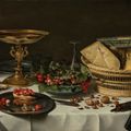 Pieter Claesz — Клубника, смородина и хлеб на оловянном блюде, ремер с вином, клубникой, вишней и смородиной в фарфоровой вазе, корзиночка с сыром, хлеб, орехи, тазза, серебряный нож и футляр для ножей на частично задрапированном столе, изображение 1