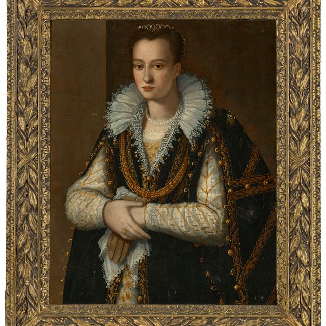 Alessandro Allori — Портрет дворянки в полный рост, в расшитом золотом белом платье и вышитой черной мантии