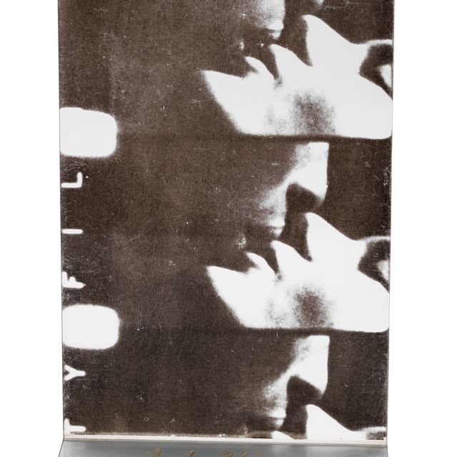 Andy Warhol — Поцелуй, из семи предметов в коробке