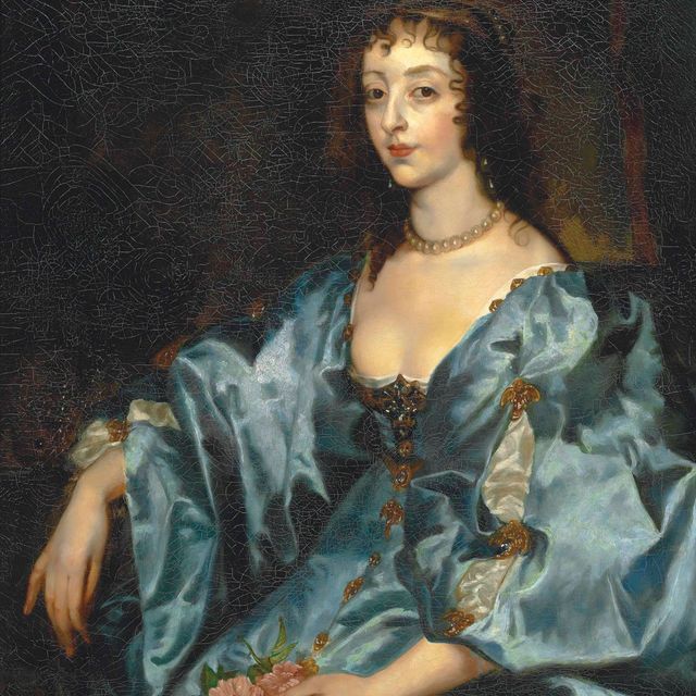 Anthony van Dyck — Портрет королевы Генриетты Марии (1609-1669), в полный рост, в голубом платье с золотыми застежками в виде ангелов и жемчужном ожерелье, с двумя розами в руке.