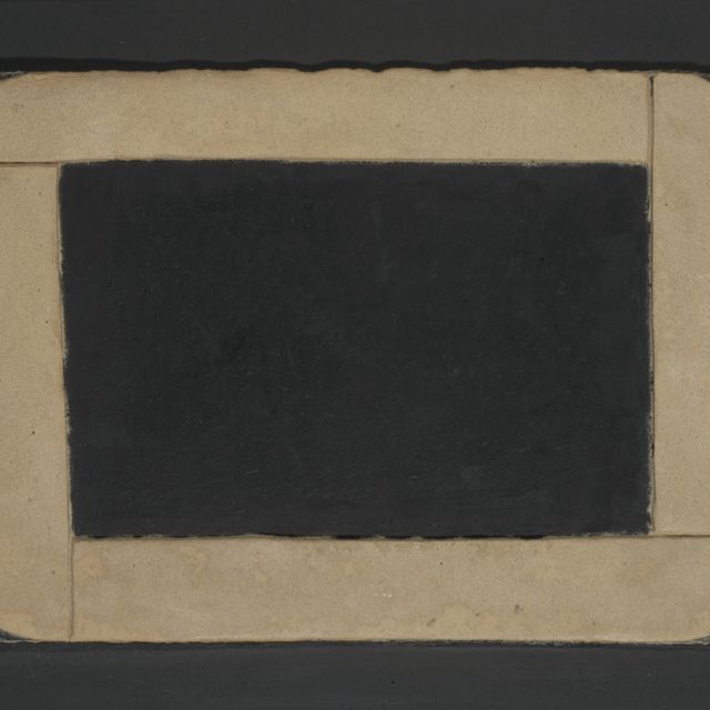 Antoni Tàpies — Картонная коробка в форме черной картины