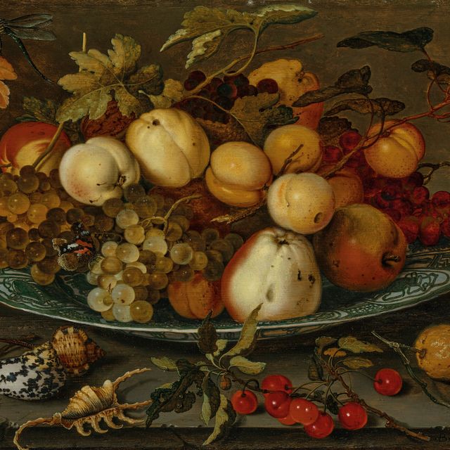 Balthasar Van Der Ast — Виноград, персики, яблоки и сливы в вазе wan-li на подставке, с ракушками, кузнечиком и другими фруктами