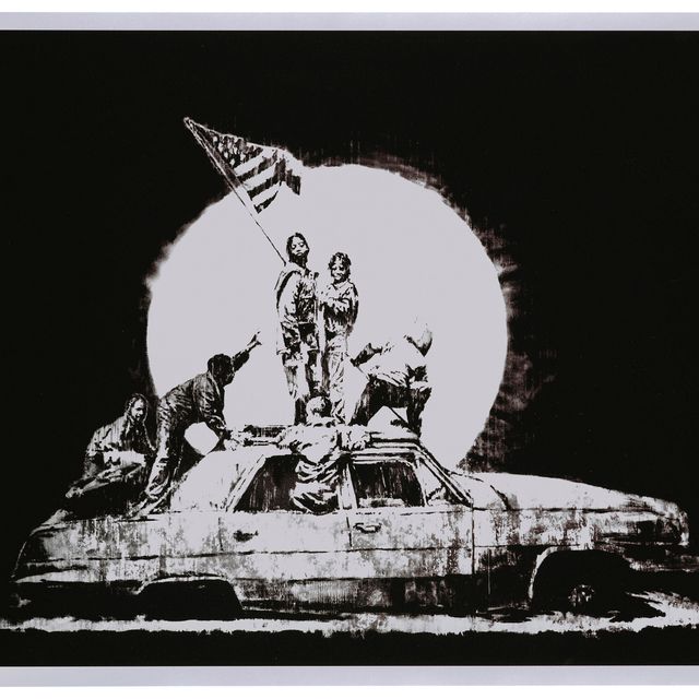 Banksy — Флаг (серебристый)