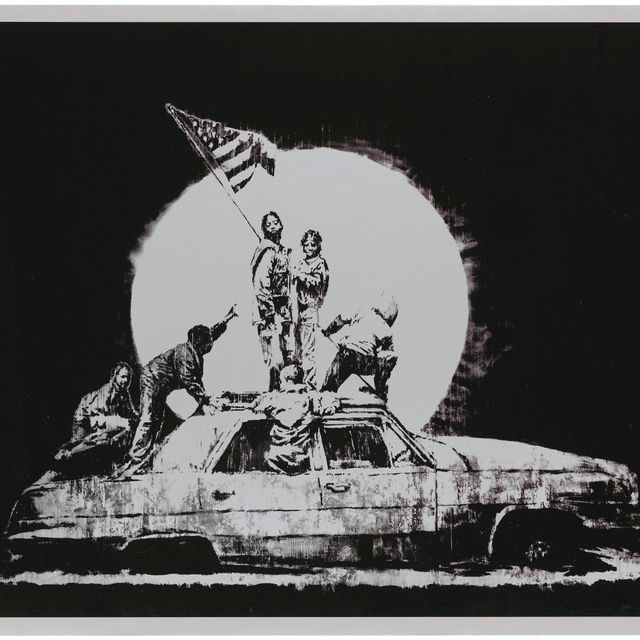 Banksy — Флаг (серебристый)