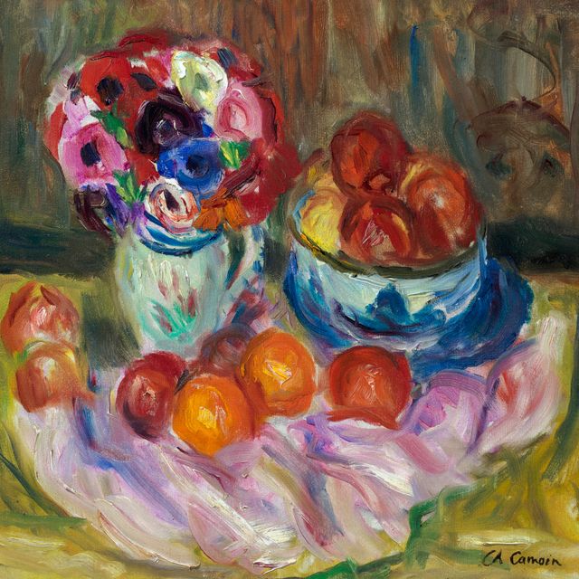 Charles Camoin — Ваза с цветами и голубым купэ с фруктами на белом фоне