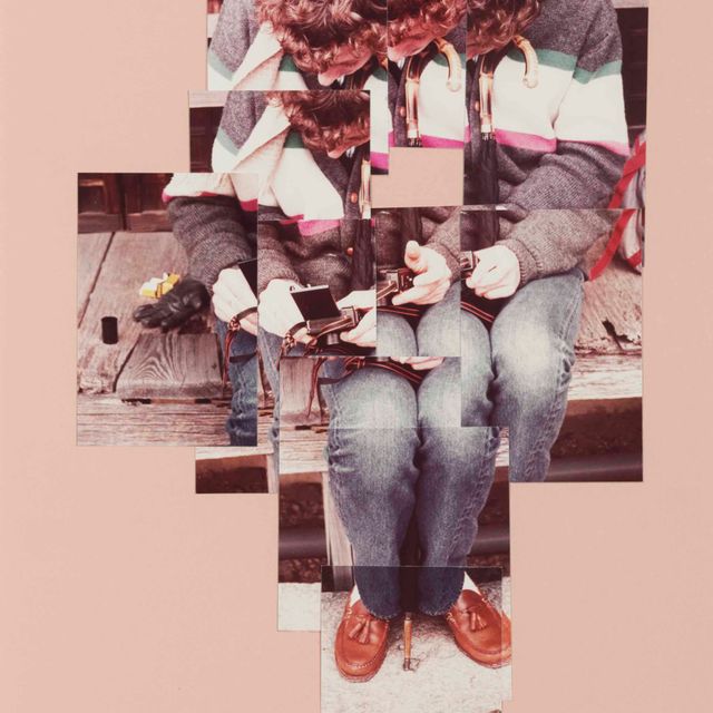 David Hockney — Грегори заряжает фотоаппарат, Киото, февраль 1983 года (W. Pl. 105)