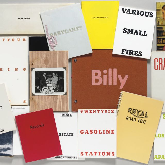 Ed Ruscha — [Группа из семнадцати книг художника] (книги Энгберга 1-8; 10-17; И. разное 10)