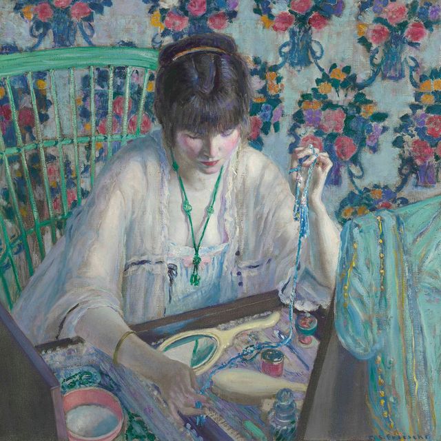 Frederick Carl Frieseke — La Poudreuse (Женщина, выбирающая ожерелье)