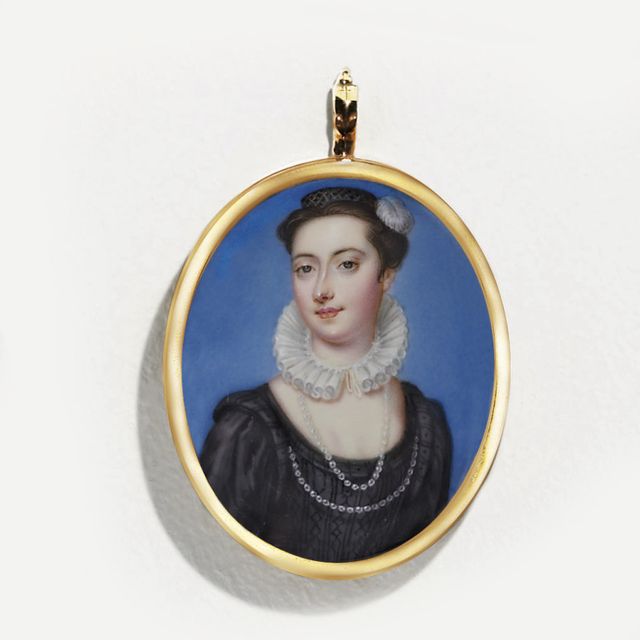 Friedrich — Мэри Кэмпбелл, урожденная Белленден (около 1685 г.р., умерла в 1736 г.), в черном платье в стиле Ренессанса с жемчужной нитью на лифе, жемчужном ожерелье, белой оборке с кружевной лентой, черной шапочке, расшитой золотом, с белым пером в зачесанных вверх темно-каштановых волосах