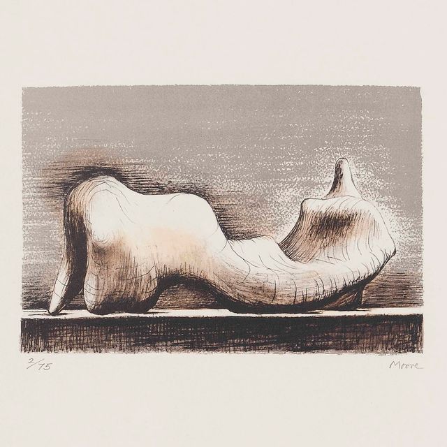 Henry Moore — Лежащая фигура