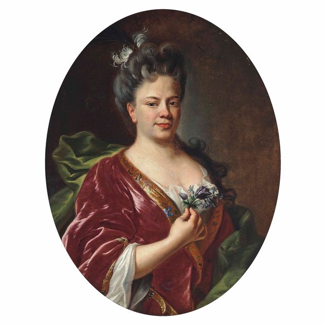 Hyacinthe Rigaud — Портрет дамы в полный рост, в красном платье и зеленой накидке, с букетом цветов в руке