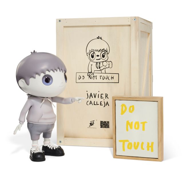 Javier Calleja — Не прикасаться (Серый)