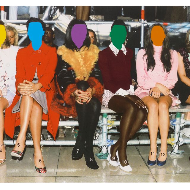 John Baldessari — Передний ряд: Пронумерованные ножки