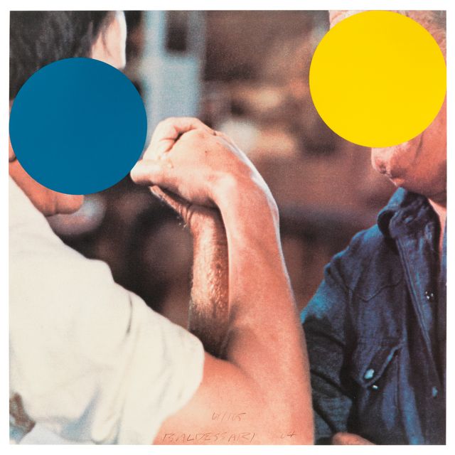 John Baldessari — Два соперника (синий и желтый)