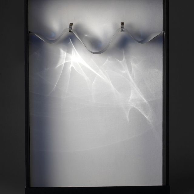 Julio Le Parc — Непрерывный свет (Форма в искаженном отражении света) (Непрерывный свет (Искажающая форма, отражающая свет))