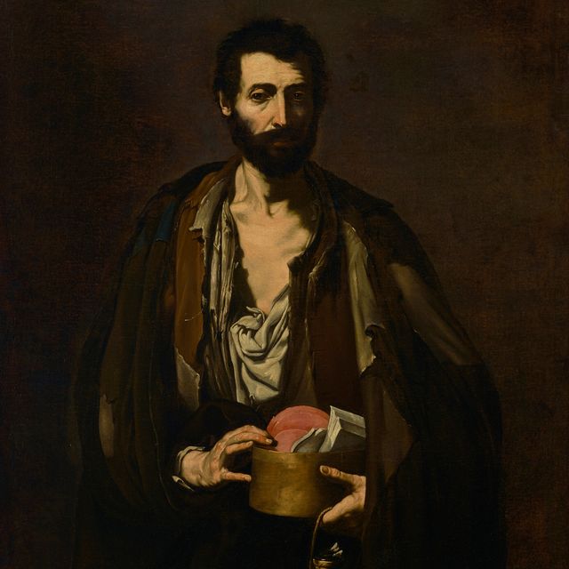 Jusepe de Ribera — Философ, невысокий, в рваной белой рубашке и коричневой куртке, с книгами и плетеной фляжкой в руках