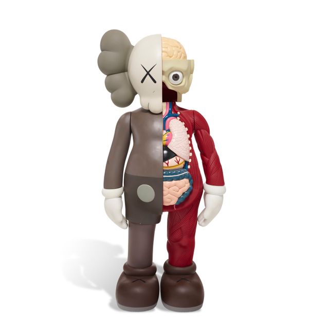 KAWS — ЧЕТЫРЕХФУТОВЫЙ ПРЕПАРИРОВАННЫЙ КОМПАНЬОН (КОРИЧНЕВЫЙ)