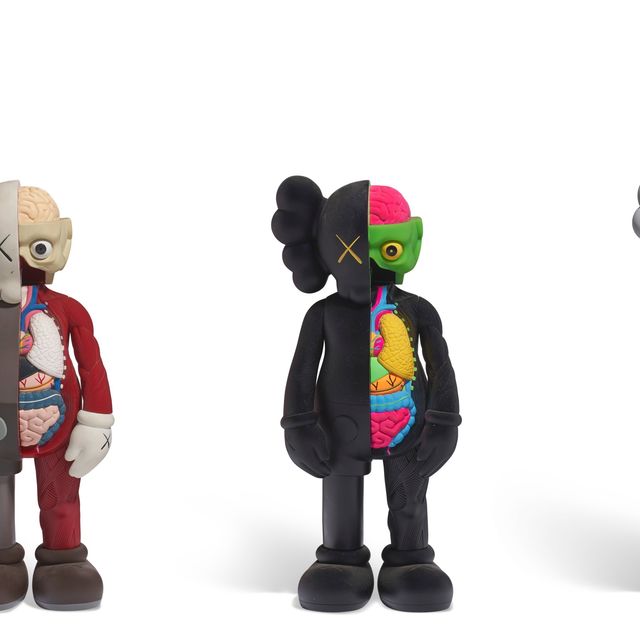 KAWS — ПРЕПАРИРОВАННЫЙ КОМПАНЬОН (КОРИЧНЕВЫЙ), ПРЕПАРИРОВАННЫЙ КОМПАНЬОН (ЧЕРНЫЙ), ПРЕПАРИРОВАННЫЙ КОМПАНЬОН (СЕРЫЙ)