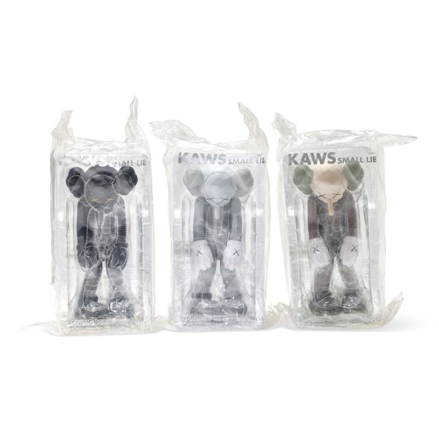 KAWS — Маленькая ложь Коричневая; Маленькая ложь серая; И Маленькая ложь черная