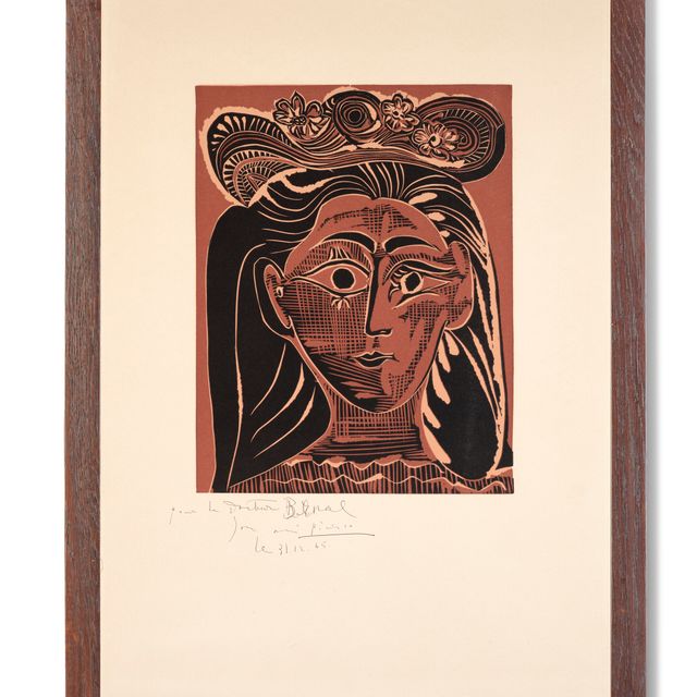 Pablo Picasso — Женщина в головной убор с цветами